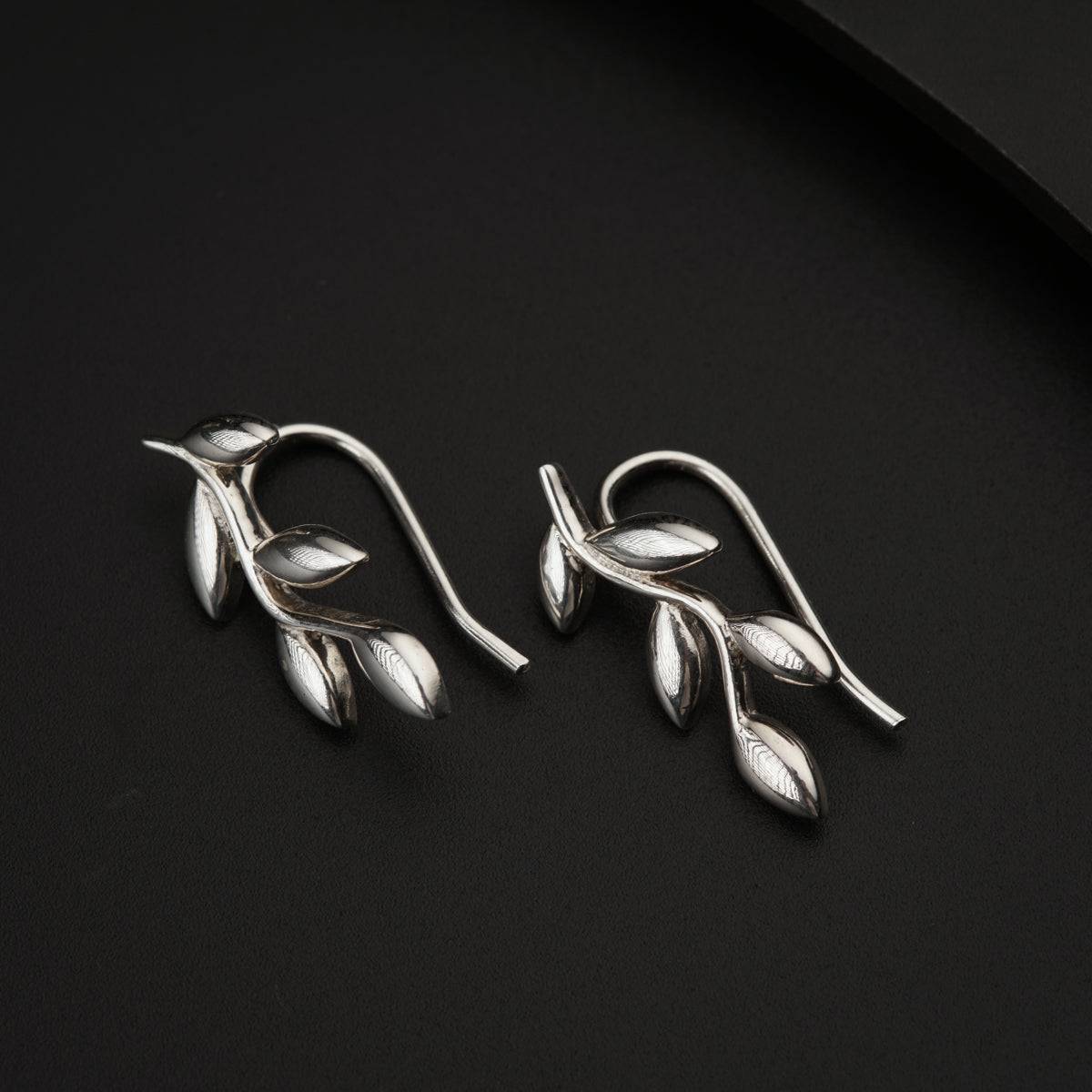 Elegant Silver Leaf Earcuffs for a Stylish Look