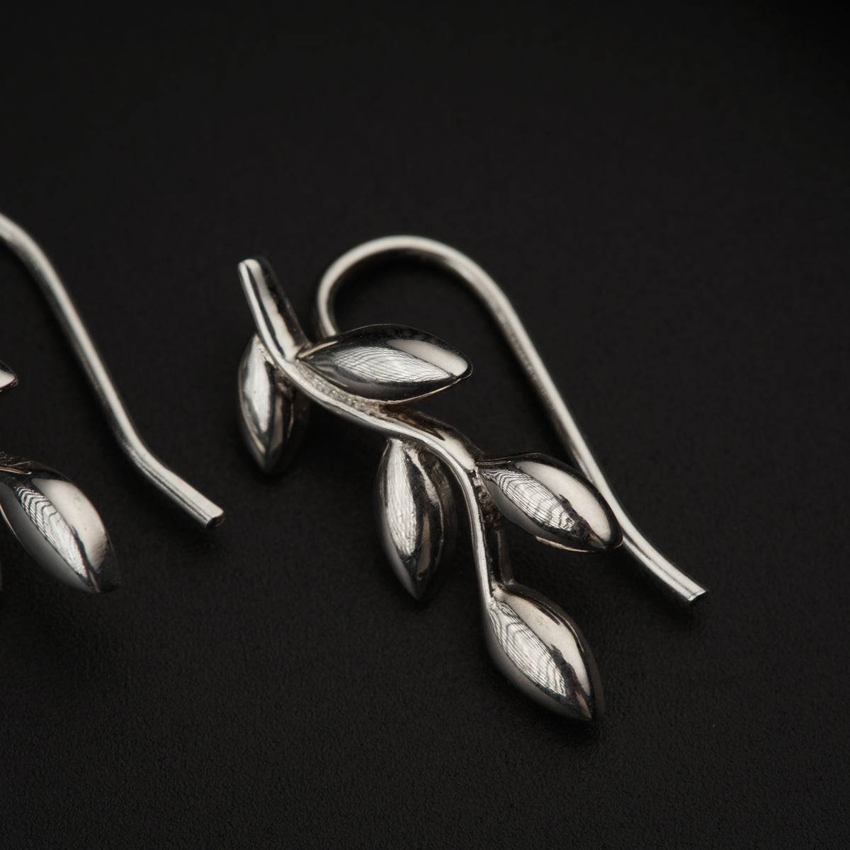 Elegant Silver Leaf Earcuffs for a Stylish Look