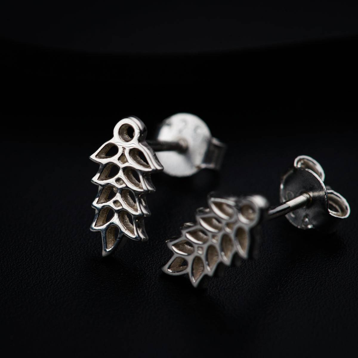 Elegant Silver Earrings Featuring Beautiful Leaf Design