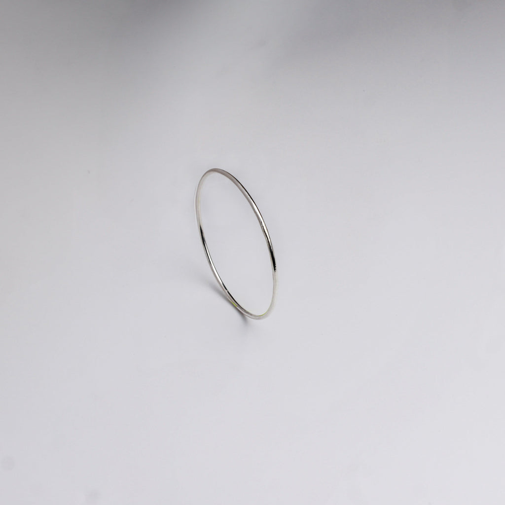 Elegant Plain Silver Bangle for Timeless Style