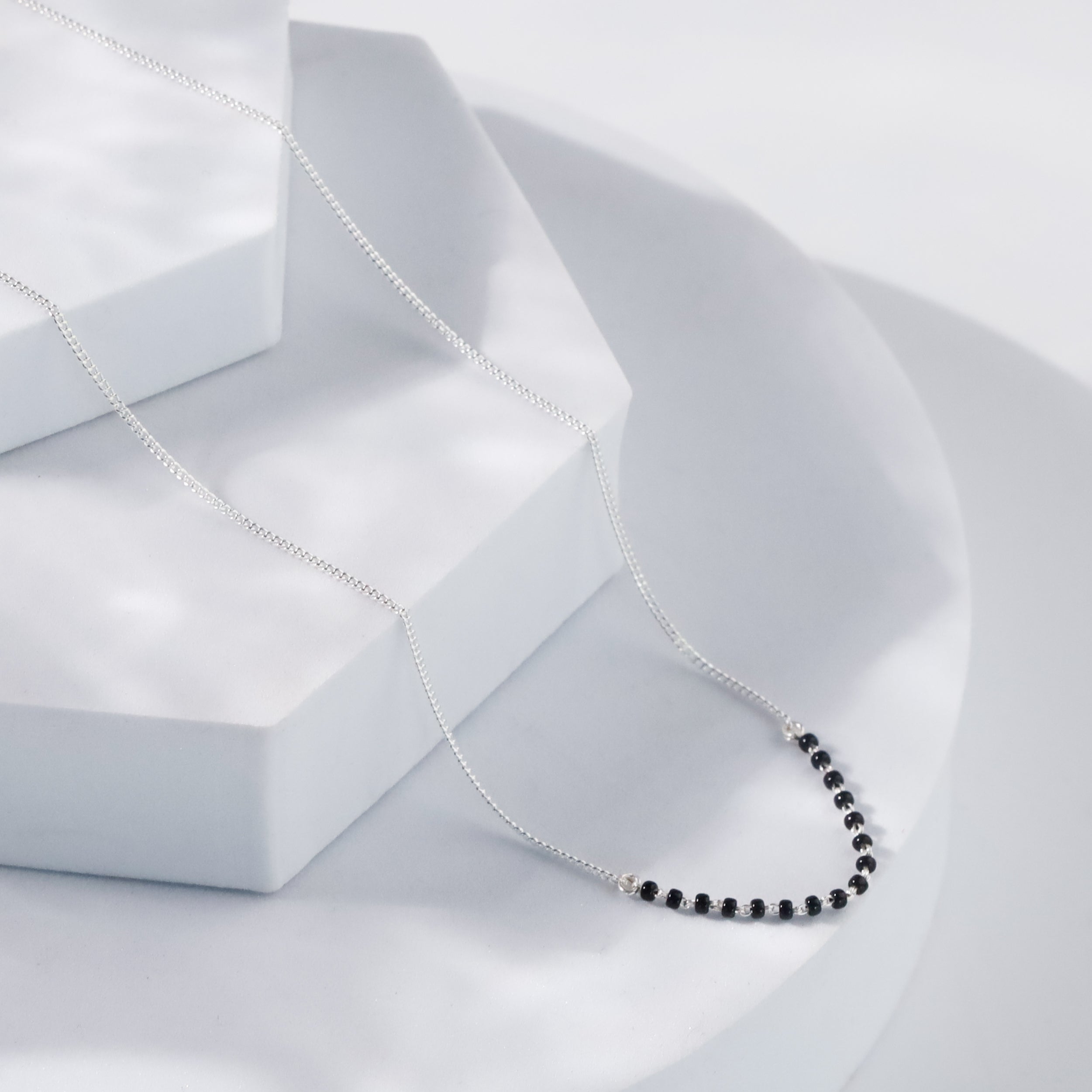 Elegante Kette aus Silber im klassischen Mangalsutra-Design