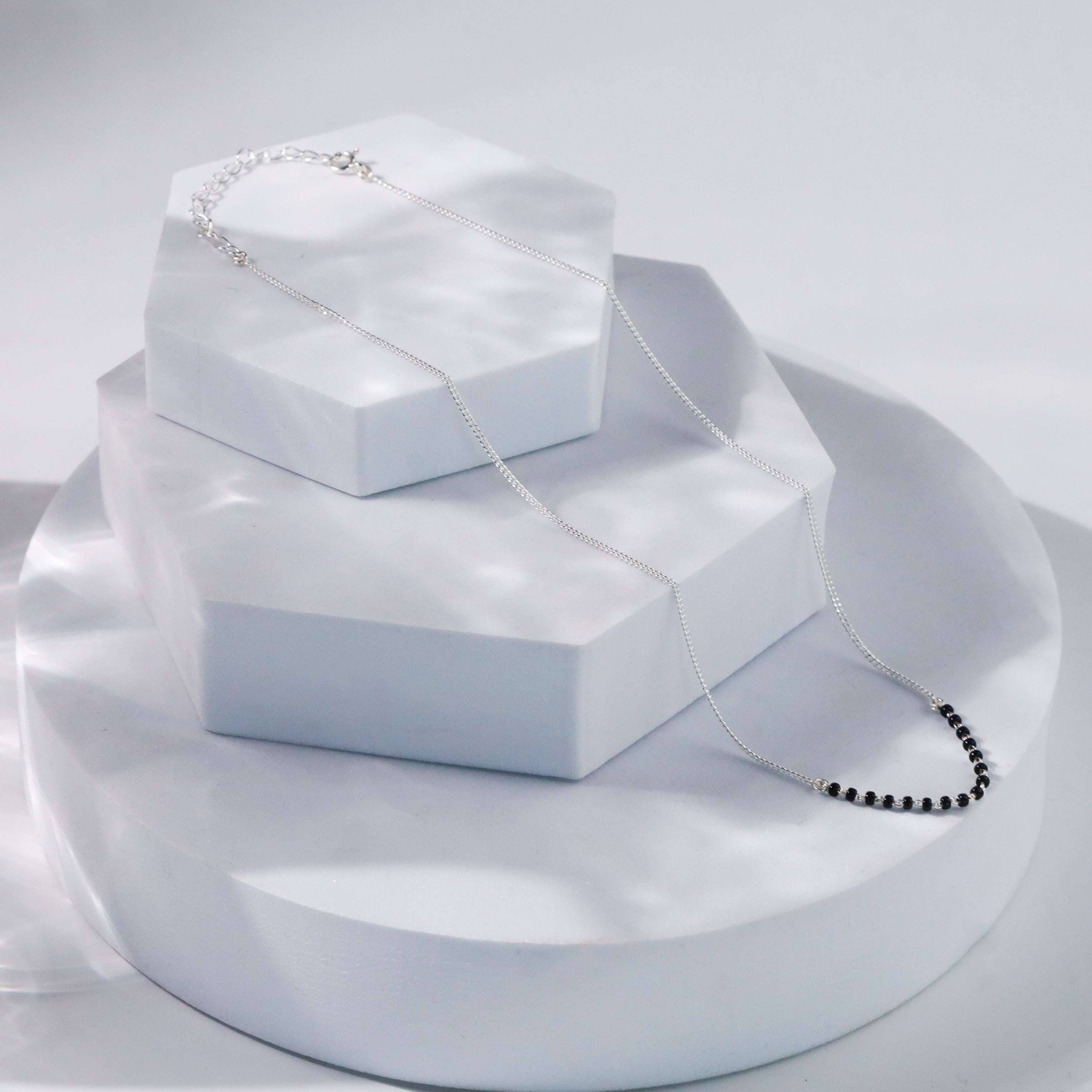 Elegante Kette aus Silber im klassischen Mangalsutra-Design