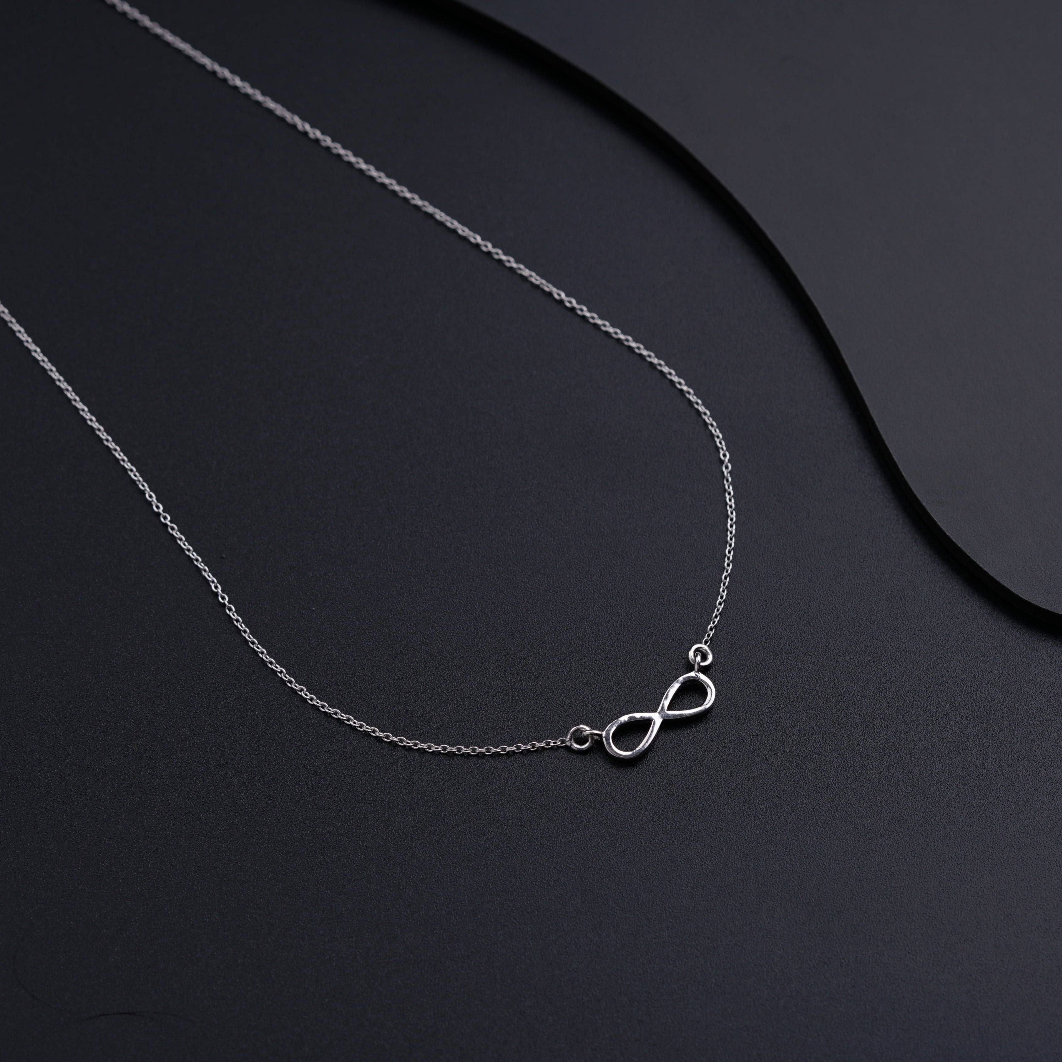 Elegant Silver Necklace Featuring a Stunning Infinity Pendant